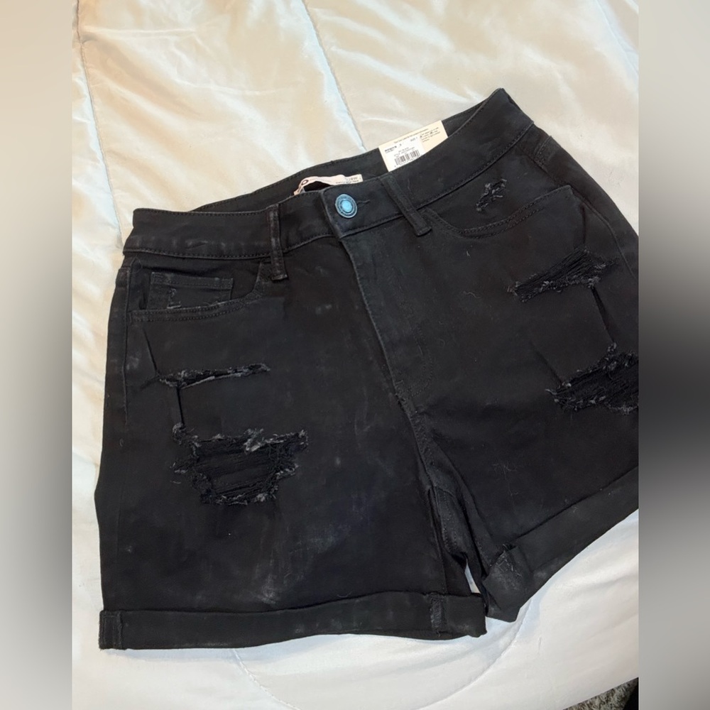 Black distressed shorts